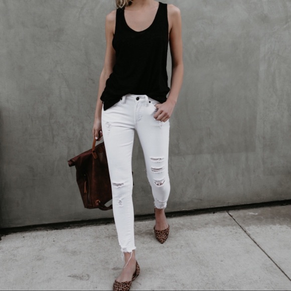 SUMMER CLEARANCE‼️ Jaedyn Distressed White Denim - Picture 7 of 8